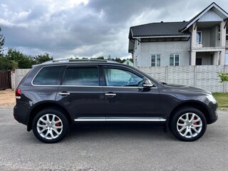 2007 Volkswagen Touareg I Рестайлинг, серый, 1910358 рублей, вид 3