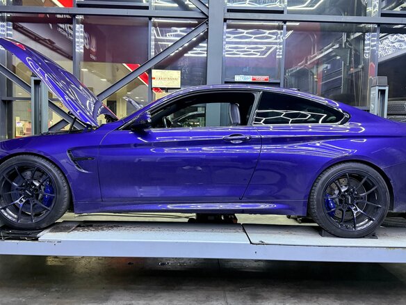 2019 BMW M4 Competition Package F82/F83 Рестайлинг, пурпурный - вид 7