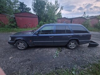 1995 Mercedes-Benz E-Класс 220 I (W124), синий, 300000 рублей, вид 3
