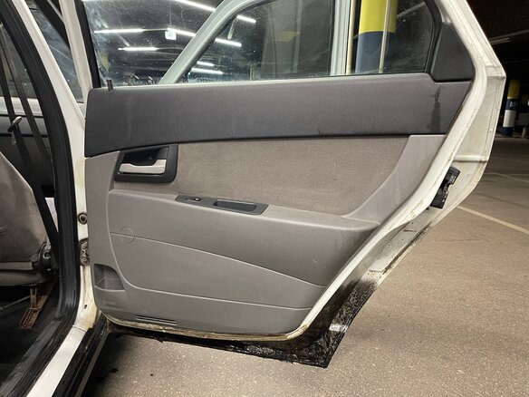 2010 Lada (ВАЗ) Priora I, белый, 290000 рублей - вид 10