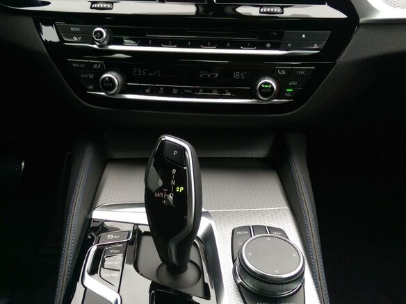 2019 BMW 5 серии 530i xDrive VII (G30/G31/G38), чёрный, 5100000 рублей - вид 9