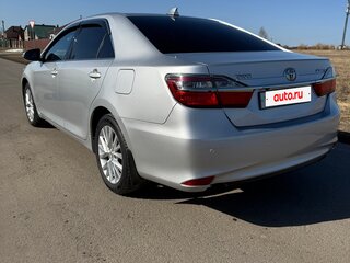 2015 Toyota Camry VII (XV50) Рестайлинг, серебристый, 2125000 рублей, вид 3