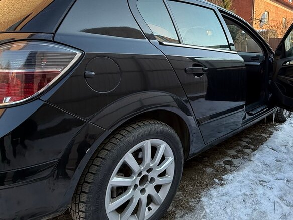 2013 Opel Astra H Рестайлинг, чёрный, 650000 рублей - вид 3