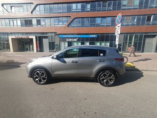 2018 Kia Sportage IV Рестайлинг, серебристый, 2390000 рублей, вид 3