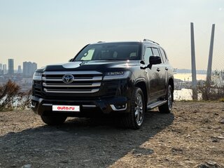2021 Toyota Land Cruiser 300 Series, чёрный, 10990000 рублей, вид 1