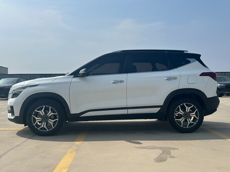 2022 Kia KX3, белый, 2020000 рублей, вид 2