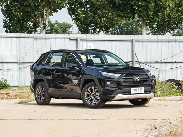 2024 Toyota RAV4 V (XA50), чёрный, 4199000 рублей - вид 3