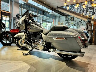 2024 Harley-Davidson Street Glide Special, серебристый, 3950000 рублей, вид 2