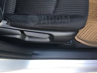 2017 Toyota Prius IV (XW50), серебристый, 1760000 рублей, вид 5