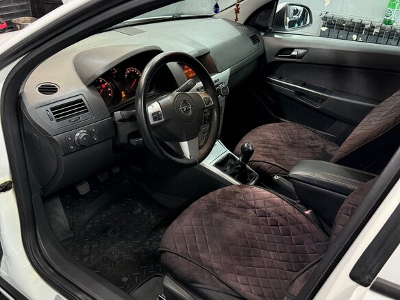 2011 Opel Astra H Рестайлинг, белый, 600000 рублей - вид 4