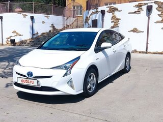 2016 Toyota Prius IV (XW50), белый, 1750000 рублей, вид 1