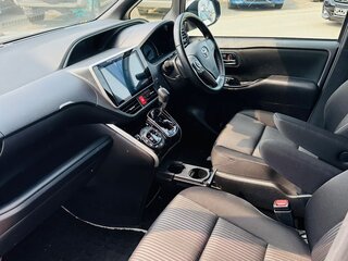 2018 Toyota Voxy III (R80) Рестайлинг, чёрный, 2950000 рублей, вид 5