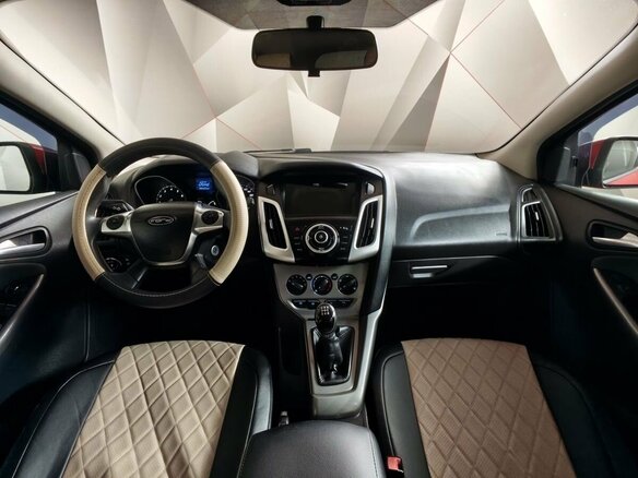 2011 Ford Focus III, красный - вид 13