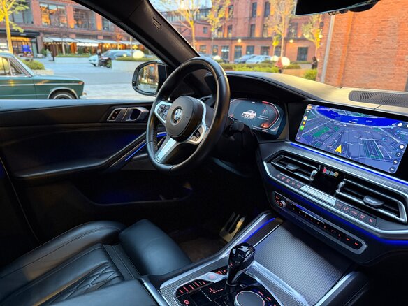 2019 BMW X6 30d III (G06), белый, 8000000 рублей - вид 6