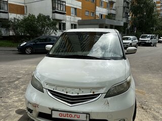 2004 Honda Elysion I, белый, 680000 рублей, вид 2