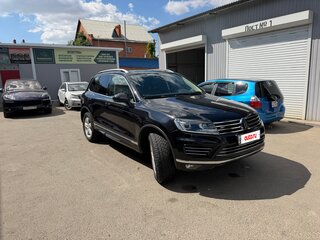 2017 Volkswagen Touareg II Рестайлинг, чёрный, 3400000 рублей, вид 2