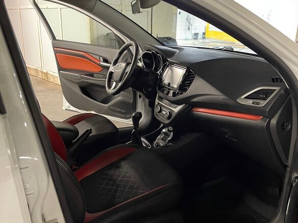 2017 Lada (ВАЗ) Vesta SW Cross I, белый, 1227000 рублей - вид 7
