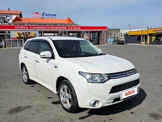 2013 Mitsubishi Outlander PHEV III, белый, 1750000 рублей, вид 2