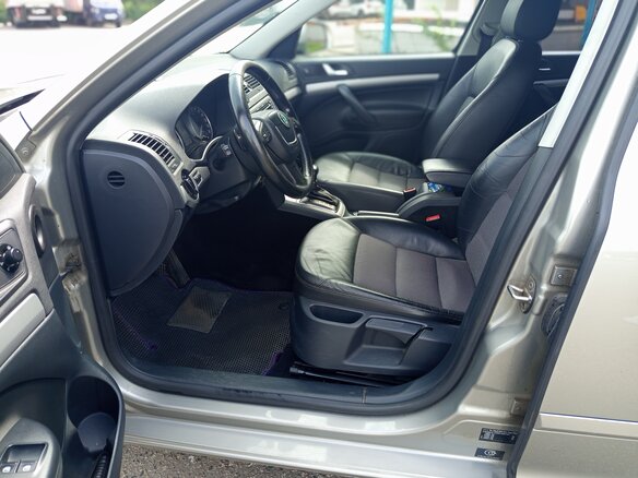 2013 Skoda Octavia II (A5) Рестайлинг, бежевый, 890000 рублей - вид 8