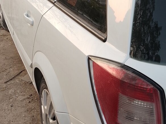 2009 Opel Astra H Рестайлинг, белый, 500000 рублей - вид 4