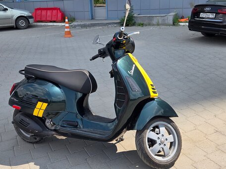 2022 Vespa GTS Super 300, зелёный, 650000 рублей, вид 1