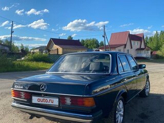 1982 Mercedes-Benz W123 240, бежевый, 890000 рублей, вид 5
