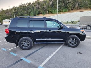 2015 Toyota Land Cruiser 200 Series Рестайлинг 1, чёрный, 3990000 рублей, вид 4