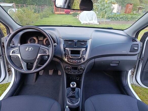 2014 Hyundai Solaris I Рестайлинг, белый, 820000 рублей - вид 8