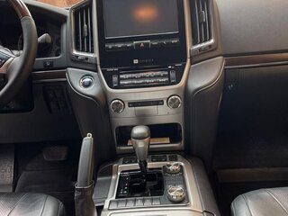 2016 Toyota Land Cruiser 200 Series Рестайлинг 2, чёрный, 5800000 рублей, вид 5