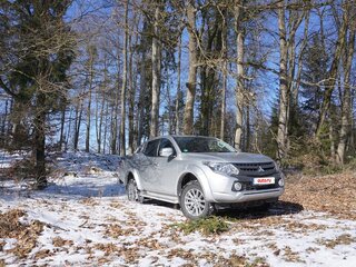 2018 Mitsubishi L200 V, серебристый, 1800000 рублей, вид 2