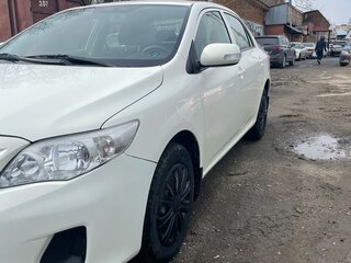 2013 Toyota Corolla X (E140, E150) Рестайлинг, белый, 925000 рублей, вид 3