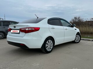 2012 Kia Rio 5-speed III, белый, 820000 рублей, вид 5