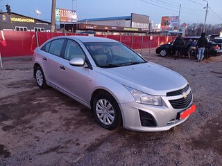 2013 Chevrolet Cruze I Рестайлинг, серебристый, 500000 рублей, вид 1