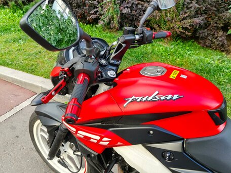 2021 Bajaj Pulsar NS 200, красный, 190000 рублей, вид 5