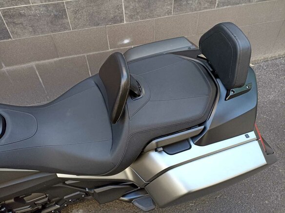 2024 Honda GL 1800 Gold Wing, серебристый, 2399000 рублей - вид 11
