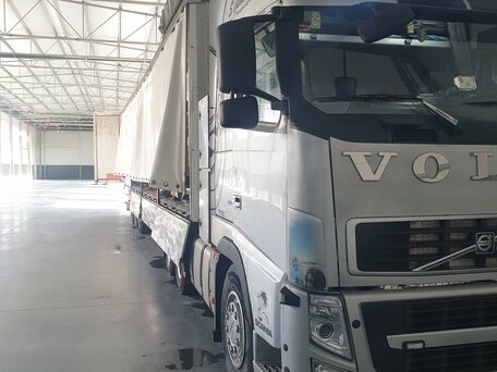2004 Volvo FH, серебристый, 5500000 рублей, вид 1