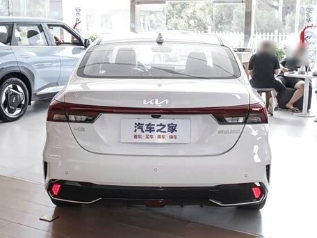 2026 Kia K3 II (China Market) Рестайлинг, белый, 2000000 рублей, вид 4