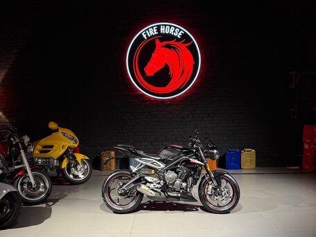 2019 Triumph Street Triple, чёрный, 755000 рублей, вид 1