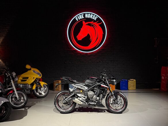 2019 Triumph Street Triple, чёрный, 755000 рублей