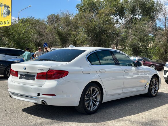 2019 BMW 5 серии 520d VII (G30/G31/G38), белый, 2200000 рублей - вид 4