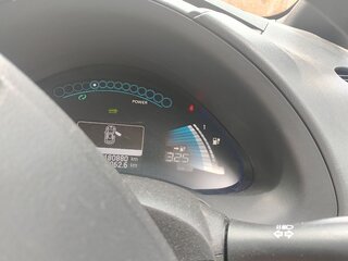 2013 Nissan Leaf I (ZE0/AZE0), белый, 1200000 рублей, вид 1
