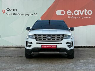 2016 Ford Explorer V Рестайлинг, белый, 2500000 рублей, вид 2