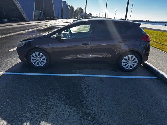 2013 Kia Ceed II, коричневый, 840000 рублей - вид 3