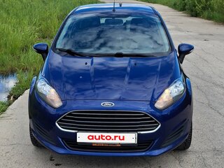 2016 Ford Fiesta Mk6 Рестайлинг, синий, 850000 рублей, вид 1