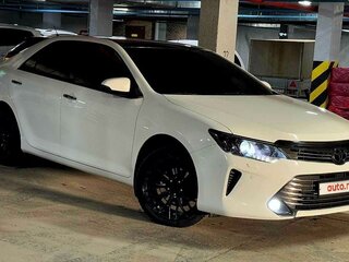 2015 Toyota Camry VII (XV50) Рестайлинг, белый, 2400000 рублей, вид 1