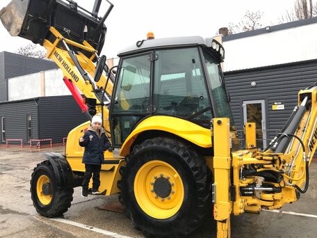2017 New Holland B90B, жёлтый, 8450000 рублей, вид 2