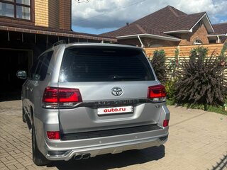 2020 Toyota Land Cruiser 200 Series Рестайлинг 2, серебристый, 8350000 рублей, вид 2