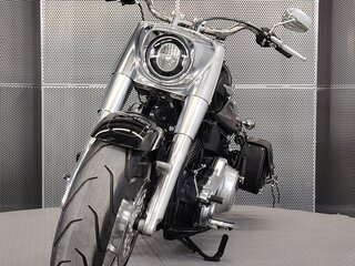2018 Harley-Davidson Fat Boy, чёрный, 1929000 рублей, вид 3