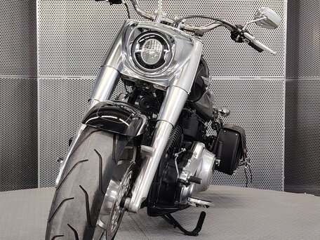 2018 Harley-Davidson Fat Boy, чёрный, 1929000 рублей, вид 3