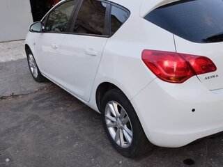 2011 Opel Astra J, белый, 650000 рублей, вид 5